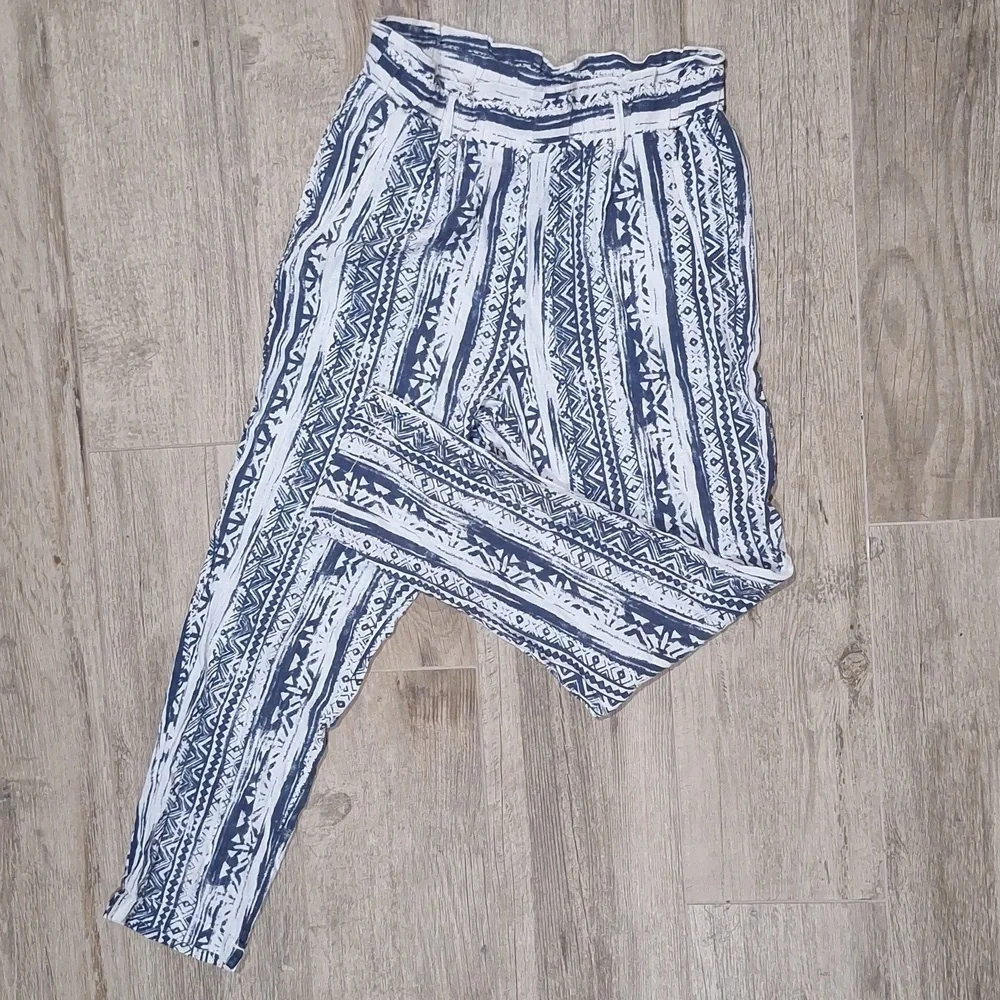 Cali 1850 Linen Blend Boho Paperbag Waist Pants Size M Blue White Print #1094 - Picture 3 of 8